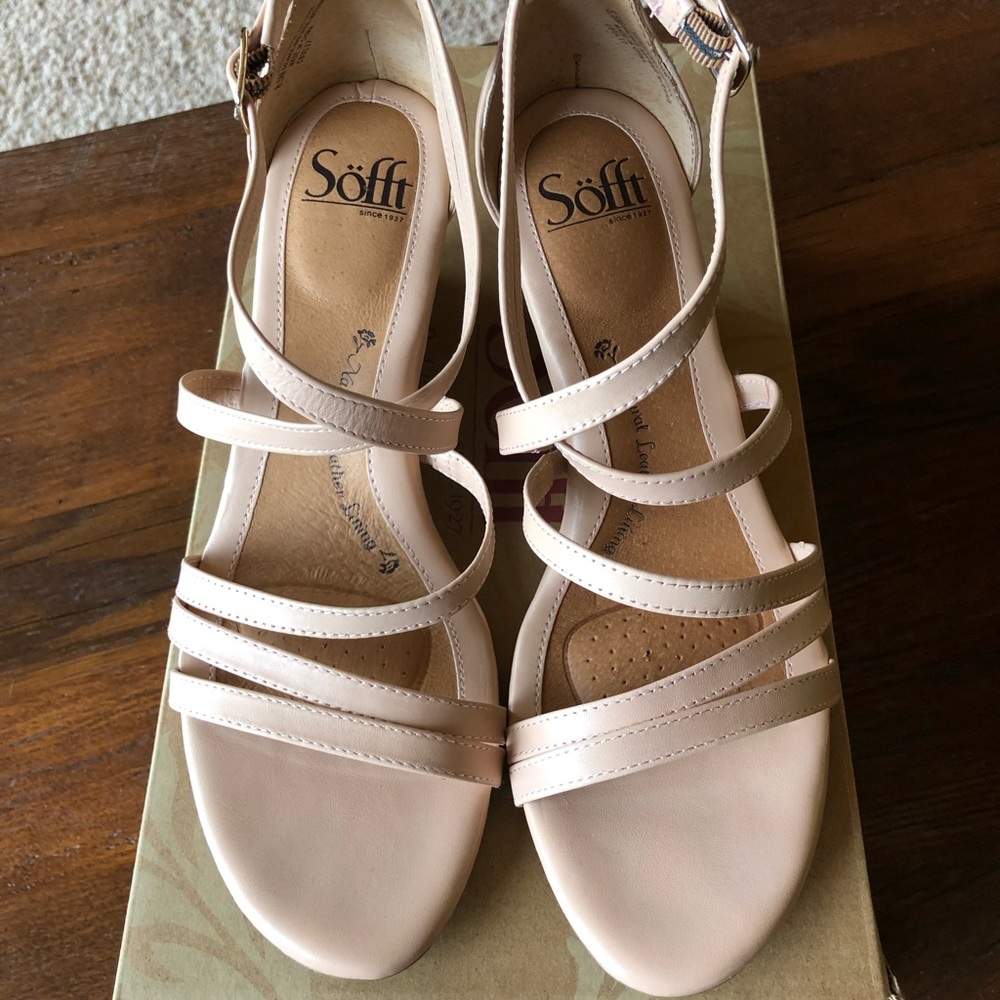 Sofft sandals in blush